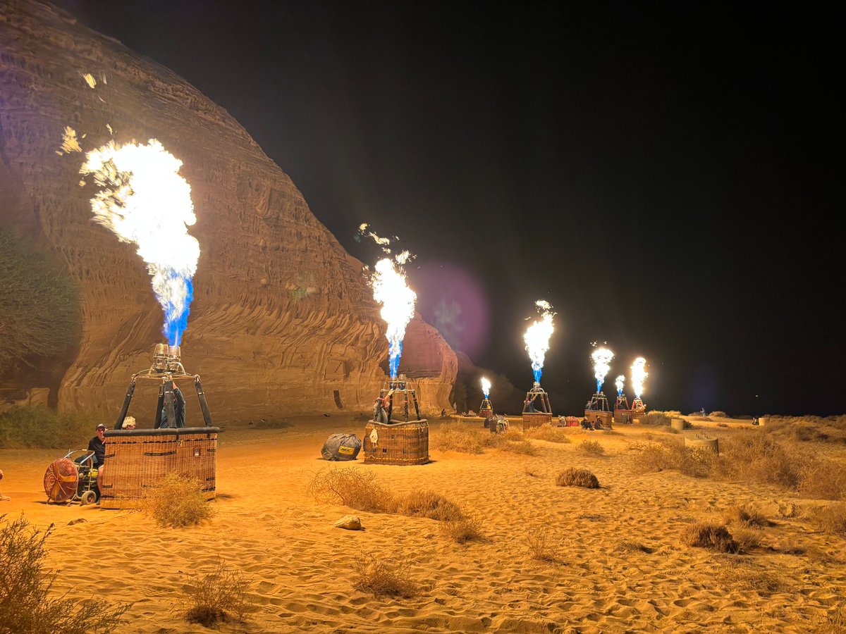 TurismoSegovia's tweet photo. 🎈Aerodifusión Paseos en Globo Segovia participa en el festival internacional AlUla Skies 2025 de Arabia Saudí. La empresa opera en Segovia y mantiene desde hace años su compromiso con la calidad y  está distinguida en SICTED
➡https://t.co/DWvJdbMGp3
 #SegoviaLaCiudadDeLosGlobos https://t.co/DZhpr9iaaV