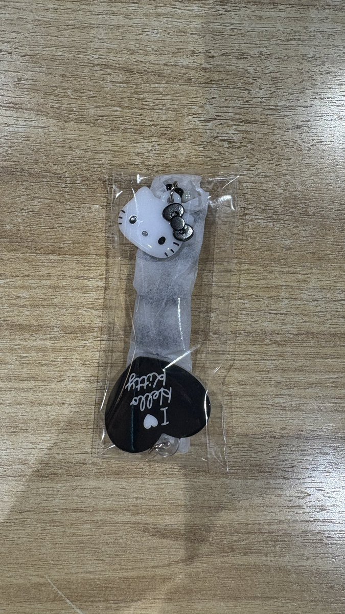 chomo0_'s tweet photo. ハローキティ サンリオ 交換
シークレットストラップ（I Love Hello Kitty）

譲：白×黒
求：白×ピンク

郵送交換希望です。
お気軽にお声かけください。 https://t.co/vDUJ4zIfco