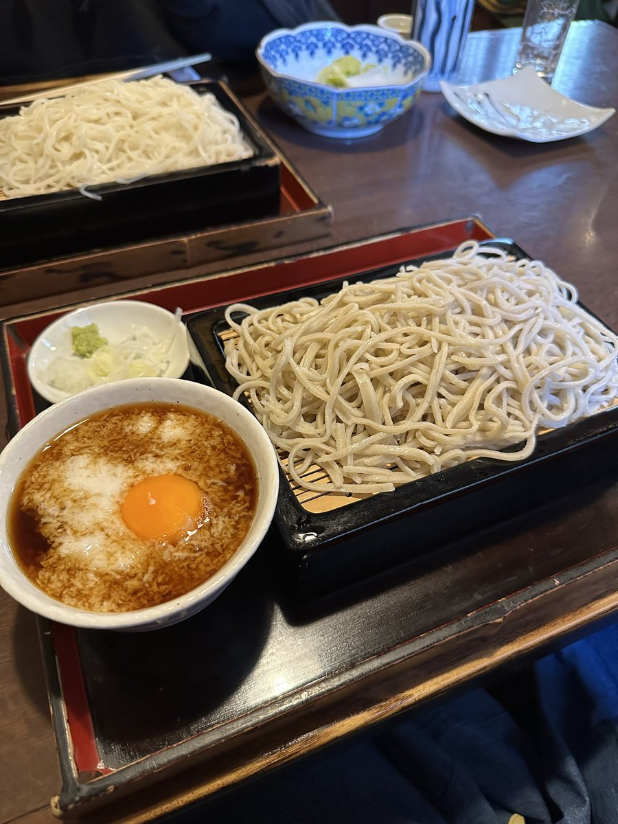 cocotak's tweet photo. 中野駅にある「さらしな総本店中野北口店」にランチをしに行ってきました。
二八蕎麦とさらしな蕎麦を大盛りで堪能させていただきました。
食後のデザートは同じ中野サンモールにある喫茶店ノーベルでモンブランとフルーツパフェをいただきました。
動画はコチラから→https://t.co/m8G7Mcd7Dr

#蕎麦 https://t.co/VJxWxaVD0F