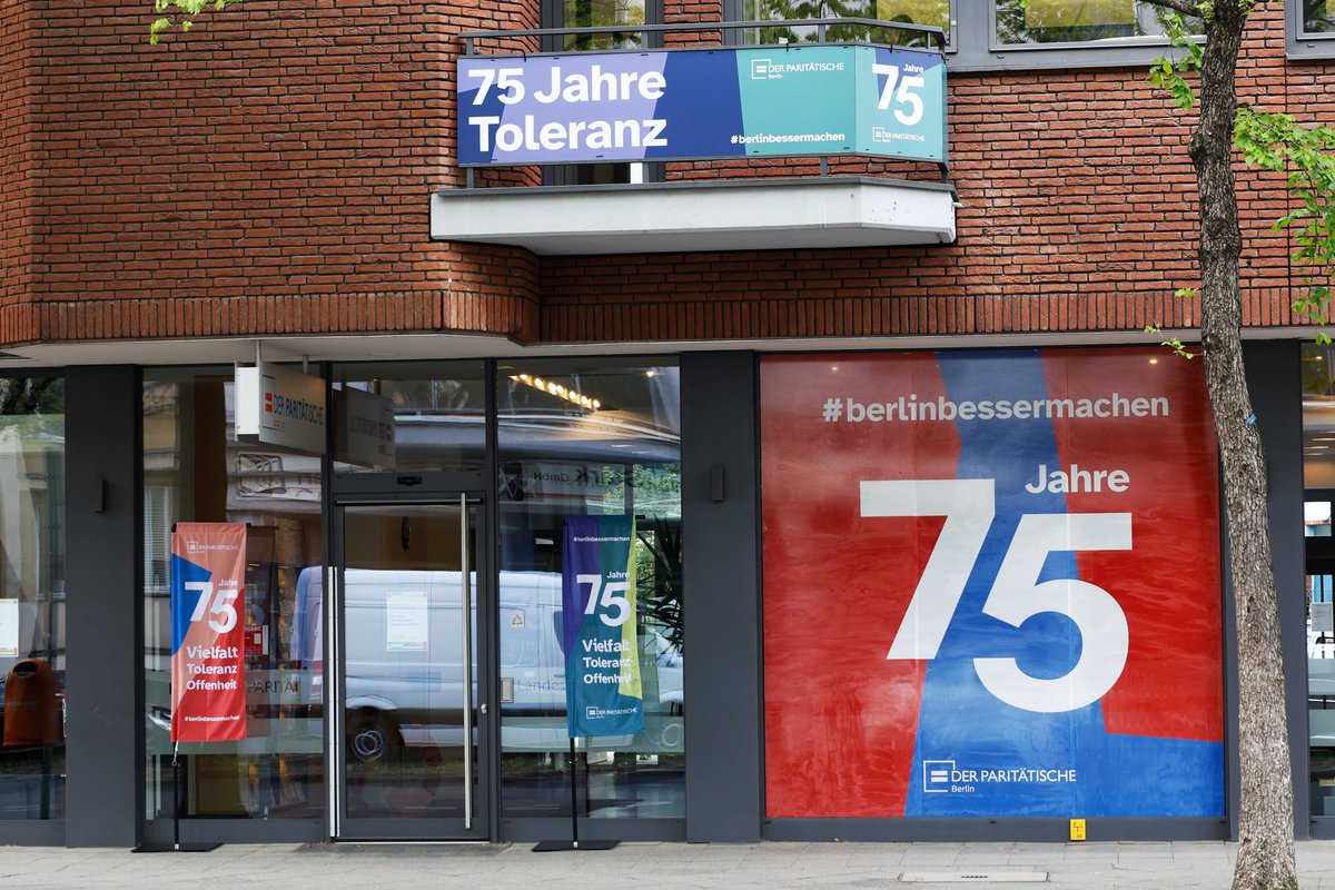 „Wir sind keine Einzelkämpfer – wir sind ein Netzwerk”, sagt Stefan Dominik Peter, unser Vorstandsvorsitzender, bei der Pressekonferenz zu unserem 75. Jubiläum.
Wir leben durch unsere Vielfalt: über 800 Organisationen, ein Ziel – Menschen schnell und wirkungsvoll unterstützen.