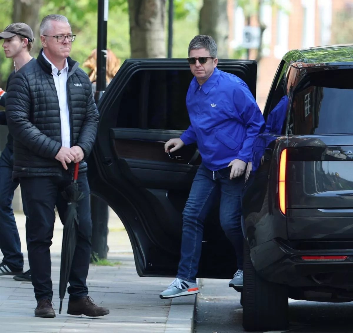 OasisMania's tweet photo. 🚨Noel and Liam Gallagher have been pictured back working together for the first time in 16 years ahead of their eagerly awaited reunion tour. 

The formerly warring brothers were seen reuniting, but not in the studios as they began filming a new promo campaign for Adidas this week 👀

📸 Splash / Click news
