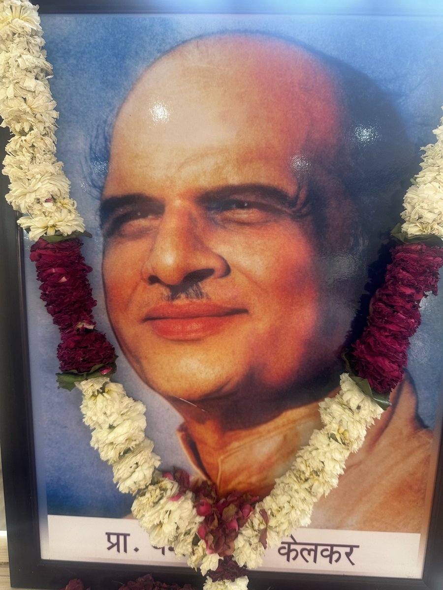 तेजोमय प्रतिबिम्ब तुम्हारे , स्वयं सीद्ध आगणित निकले हैं ।
आज तुम्हारे पूजा करने , सेतु हिमालय  संग मिले हैं । 
प्राध्यापक यशवंत केलकर जन्म शताब्दी वर्ष अवसर पर उन्हे शत शत नमन । 
⁦<a href="/ABVPVoice/">ABVP</a>⁩