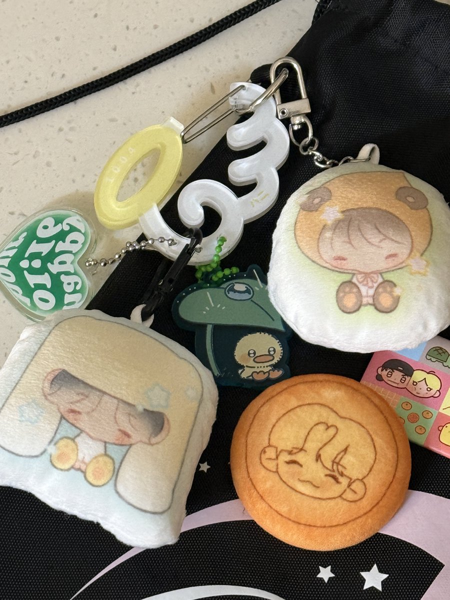 윤앤부와 만다린즈를 너모 사랑함🫶🏻..
셋다 빵실한거봐,, .ᐟ 
🥹