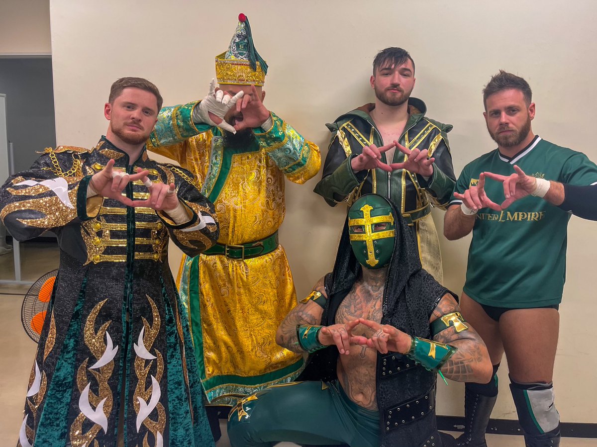 ユナイテッド・エンパイアが生まれてから5年数えきれないほどの栄光、そして困難があった。

でも、もう過去を振り返ってる時間はない。
前だけを見て、進むしかないんだ。

俺たちでユナイテッド・エンパイアを、
新日本プロレスの頂点へ引き上げる！

CROWNS UP 👑
#njpw #njDONTAKU