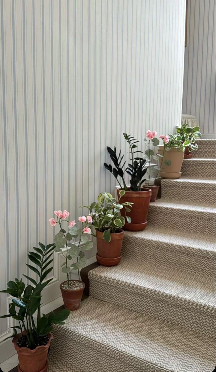 - birçok şeyi çözemiyor olabilirim ama iyilik yaptıkça ve doğruyla beraber oldukça gelen huzuru öğrendim. bu huzurla hayatın yaşanabilir olduğunu fark ettim. asıl meselenin huzur olduğunu biliyorum, sadece bunu bilmek bile benim bu dünyadan aldığım en büyük pay.