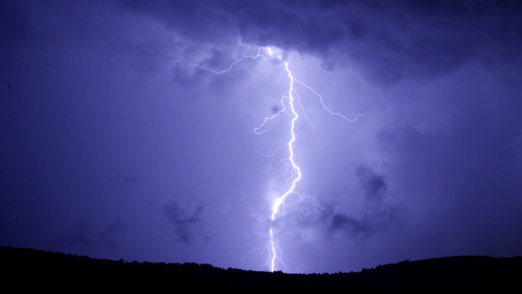 Avança la primavera i augmenta la probabilitat de tempesta, així que cal tenir més present el perill que impliquen els llamps.
Quins sectors del país solen tenir més dies de tempesta al llarg de l'any? 

En parlem al blog de #MeteoMuntanya

👉meteomuntanya.cat/observacio-met…

<a href="/FEEC_cat/">FEEC</a>