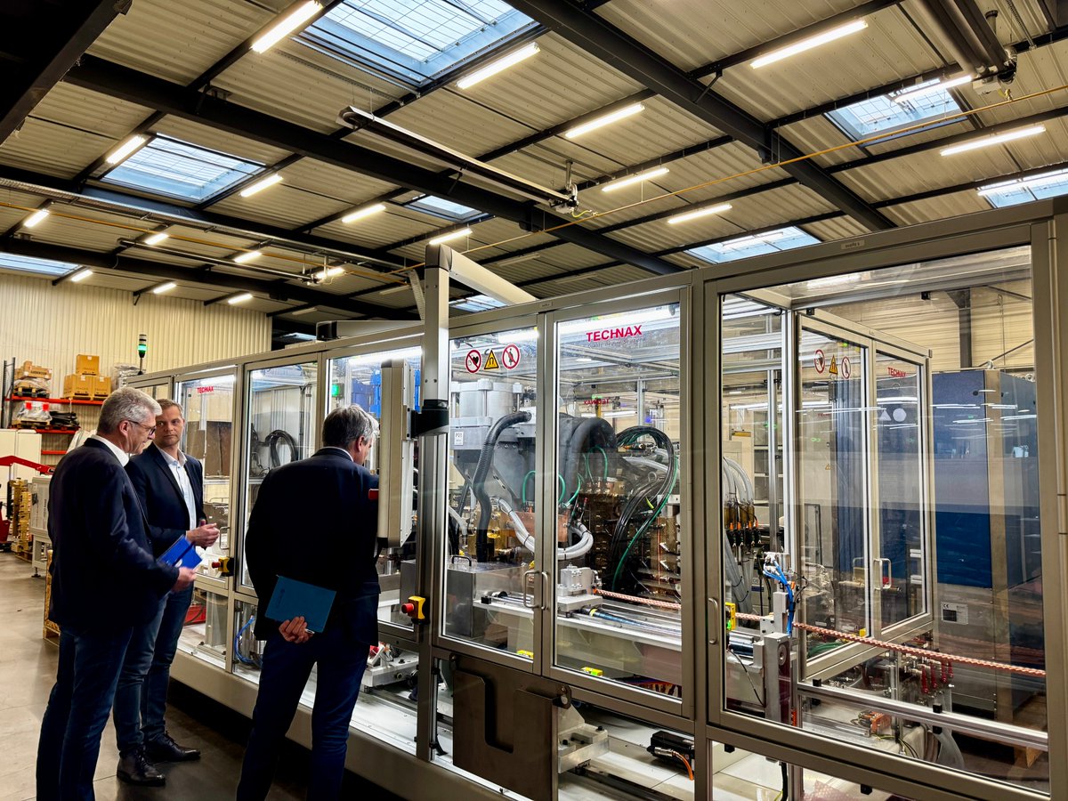 ChGeourjon's tweet image. [#PackRelocalisation] J’ai représenté le Président de Région,  @Pannekouckefabr, ainsi que @PernodStephanie, 1ère vice-présidente en charge notamment de l’économie et de la relocalisation, lors de la visite de #TECHNAX : une entreprise soutenue par la Région @auvergnerhalpes dans…