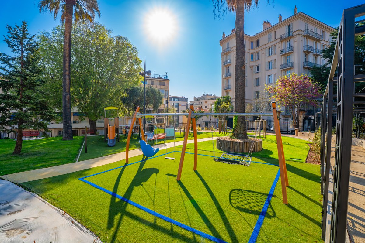 villecannes's tweet photo. đŽ Dâune surface de 2 000 m2, cet Ăźlot de fraicheur arborĂ© comprend des espaces de repos, une aire de jeux, adaptĂ©e aux enfants porteurs de handicaps, et un terrain de pĂ©tanque.
Depuis 2014, la #MairieDeCannes a créé 11 jardins et en a rénové 21 dans le cadre de #PlanSquares. https://t.co/Gns9pXwYus