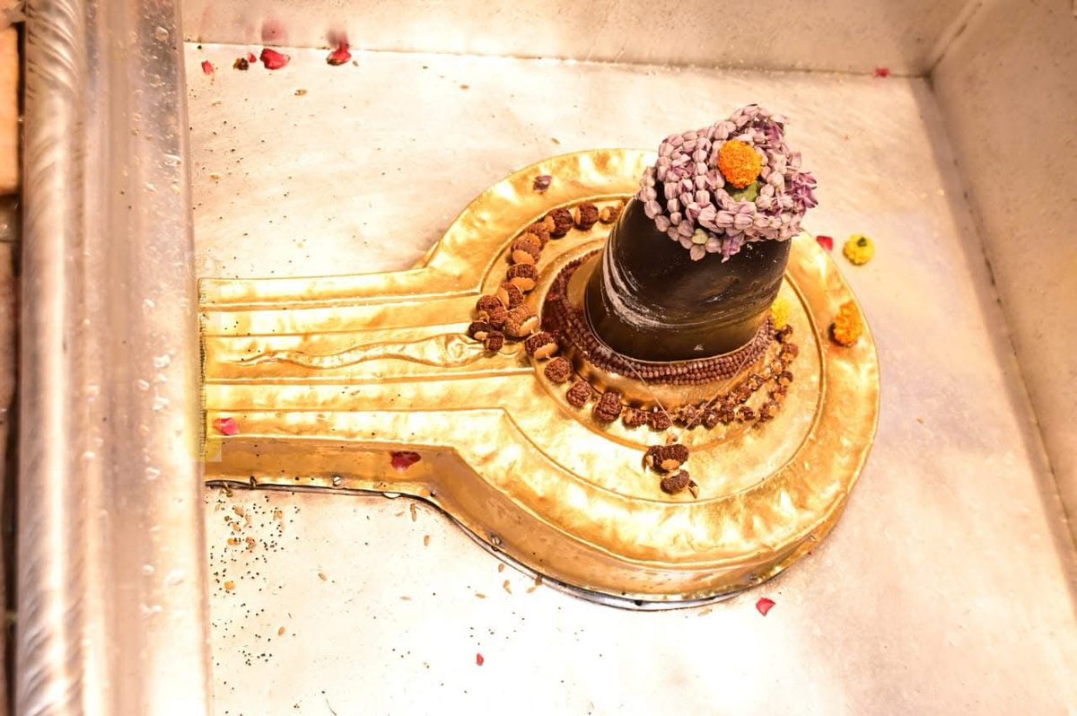 श्री काशी विश्वनाथ ज्योतिर्लिंग जी के मध्याह्न काल के भोग आरती श्रृंगार दर्शन 25.04.2025

आप सभी से निवेदन है कि पोस्ट को लाईक करे और हर हर महादेव अवश्य लिखें।