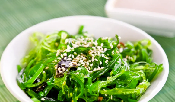 Li_Hai97884's tweet image. Kelp is a nutrient - dense sea vegetable! 🌊 Rich in calcium, potassium, magnesium, and iodine, it's beneficial for various aspects of health. Add it to your diet regularly, like in soups or stir - fries. #NutrientRich #SeafoodBenefits