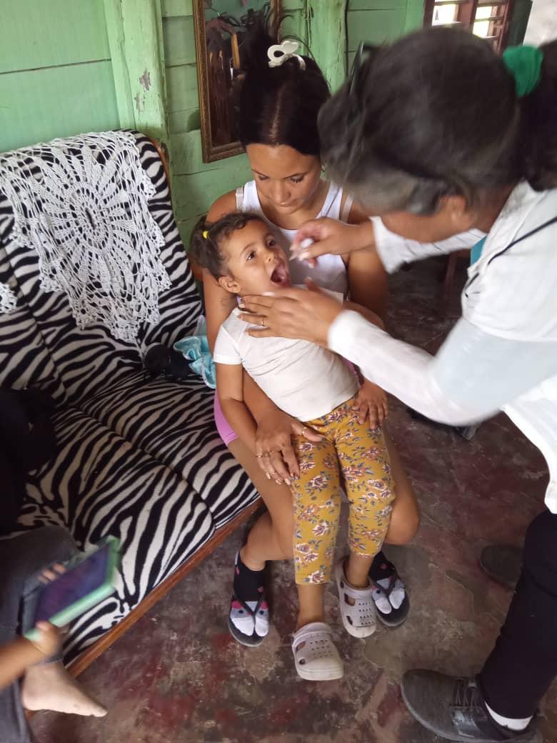 MarielAsam17618's tweet photo. Continúa #Mariel en "Campaña Nacional de Vacunación".

Enfermeras y doctores de cada rincón de la Villa Azul entregan bienestar a cada  familias.
En 📸 demarcación Guajaibón.

📍Vacuna antipoliomielitica.
#PorLaSalud https://t.co/1FYw6FCrnX