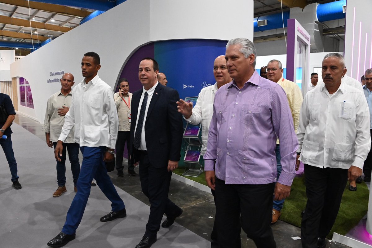 DiazCanelB's tweet image. Más de 260 empresas asisten a la Feria Internacional Salud para Todos. Allí estuvimos e intercambiamos con los empresarios sobre las amplias posibilidades de cooperación. Siempre gratificante dialogar con los expertos de nuestra industria biofarmacéutica.

presidencia.gob.cu/es/noticias/un…