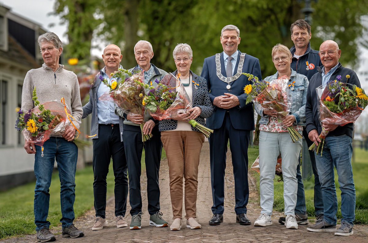 klaasagricola's tweet image. Vandaag 7 inwoners uit De Fryske Marren namens Zijne Majesteit de Koning mogen decoreren tot lid in de Orde van Oranje Nassau. Van harte gefeliciteerd en zeer verdient met dit oprecht “ Dank je wel” vanuit de Mienskip.