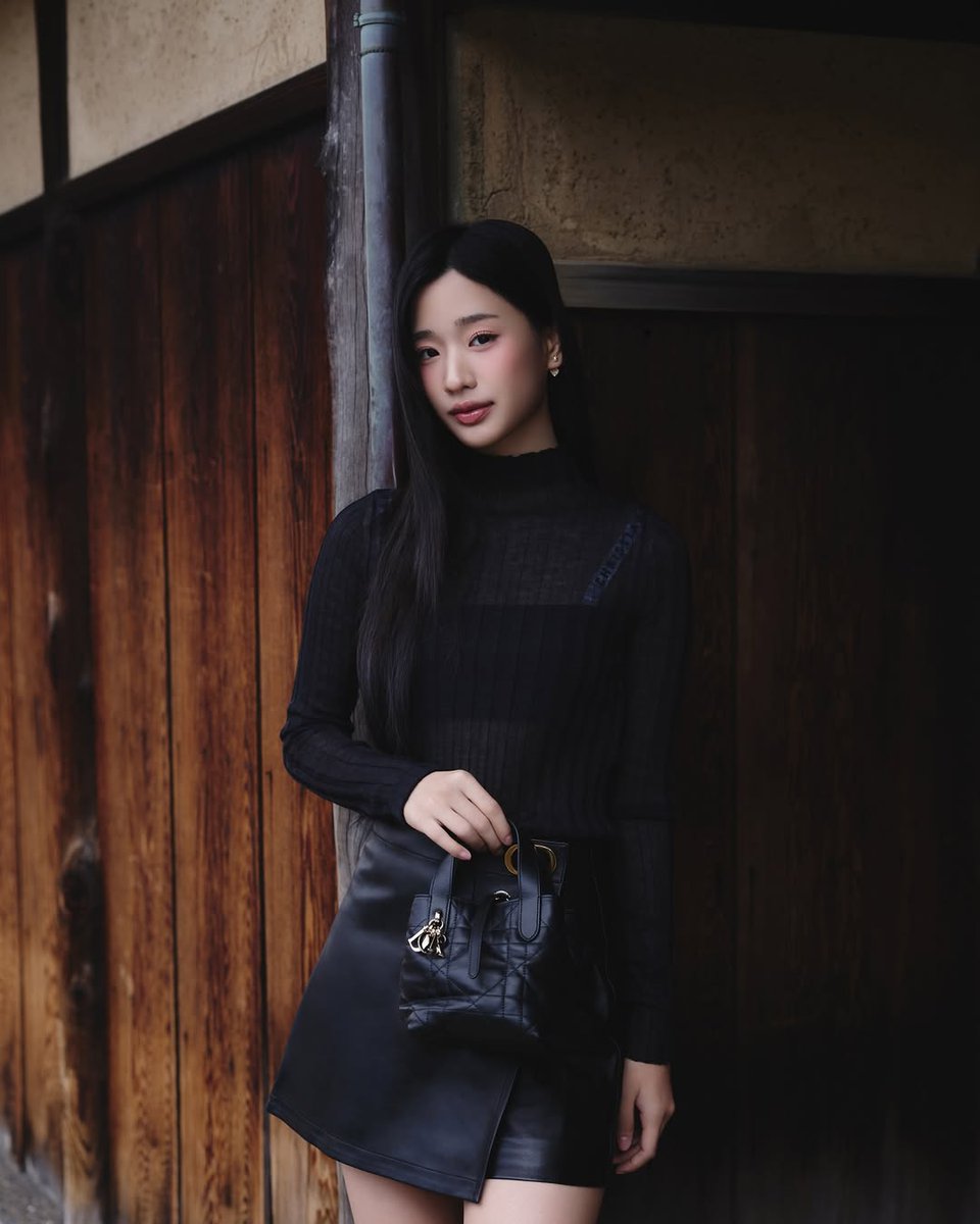 lessencestudios's tweet photo. Dior brand ambassador Tu Tontawan strolls through the streets of Kyoto in a new campaign for the Dior Fall 2025 collection.

She wears the Stand-Collar Sweater, Bralette, and the Skort with CD Buckle, styled with the Small Dior Toujours Vertical Tote Bag.

#Tontawan #DiorFall25 https://t.co/jW14ZD4B9t