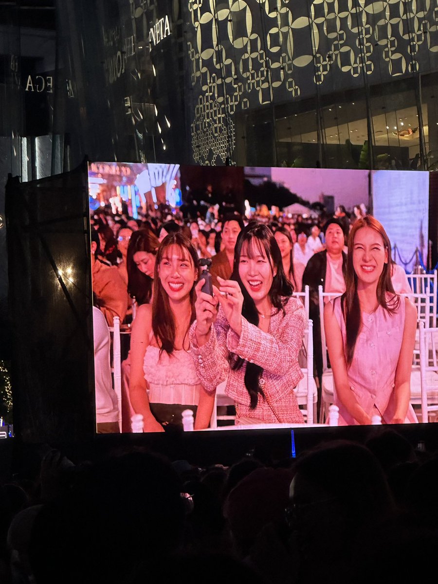my_knrj's tweet photo. เป็นเขิน ๆ อาย ๆ อยู่ตรงนี้ 3 คน น้องลูกไฟเพื่อนมาให้กำลังใจแล้วลูกกกก

#KaewNatruja https://t.co/v8jdBs7tj1