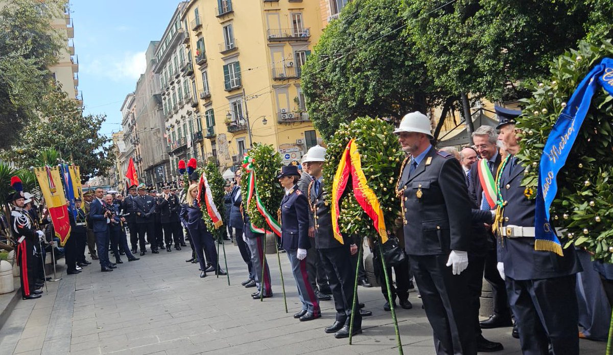 Cisl_Napoli's tweet photo. La memoria della nostra storia va rinnovata per rafforzare le radici di valori fondamentali per il nostro Paese, come la democrazia e la libertà, specie in una città come #Napoli, la prima a scacciare gli oppressori con coraggio #25aprile #Liberazione80 https://t.co/ckuq3jumAA