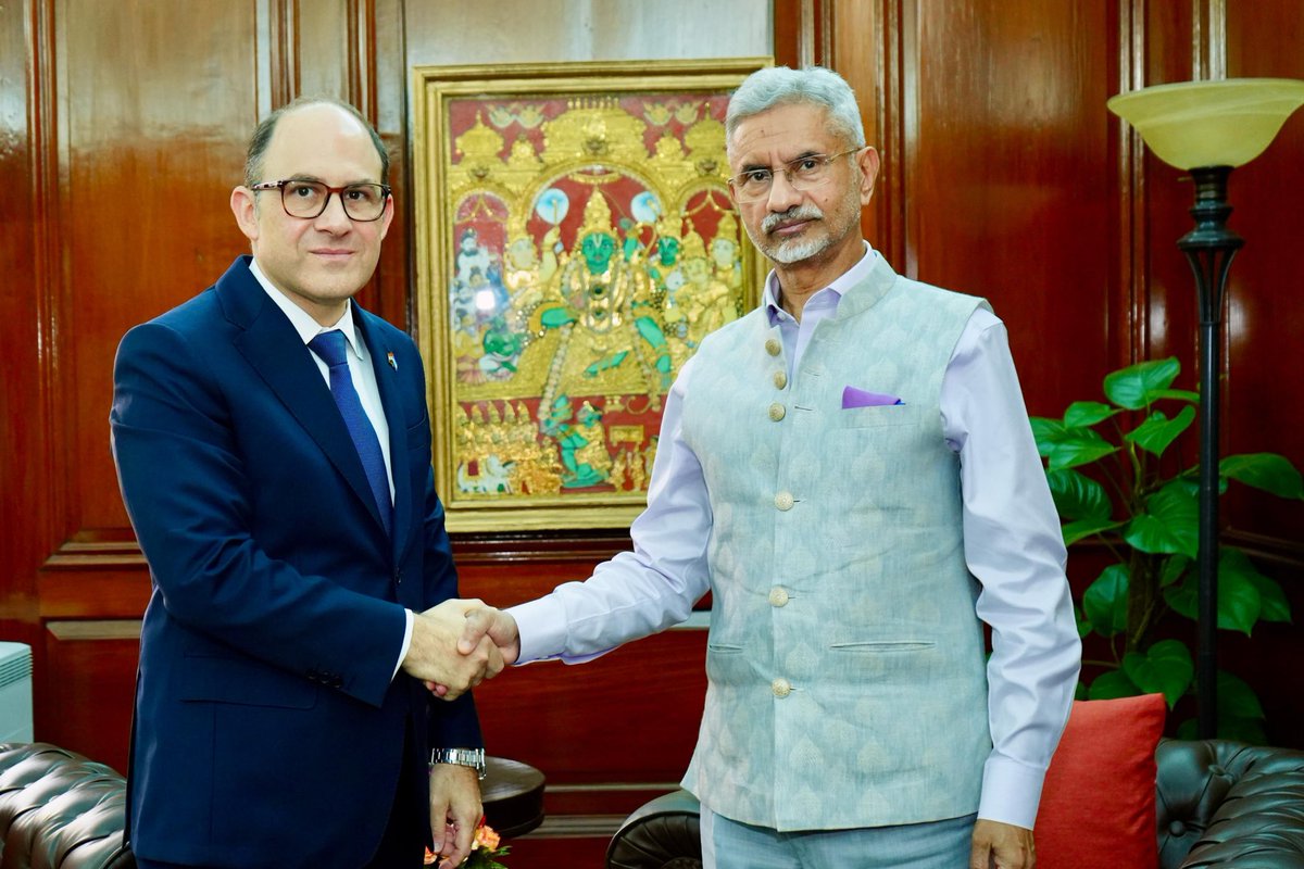 Dr. S. Jaishankar (@drsjaishankar) on Twitter photo Met Ambassador <a href="/CaucinoMariano/">Mariano Caucino</a> of Argentina today.
Welcome Argentina’s strong condemnation of Pahalgam terror attack.
Spoke about advancing our bilateral and multilateral cooperation.
🇮🇳 🇦🇷 Met Ambassador <a href="/CaucinoMariano/">Mariano Caucino</a> of Argentina today.
Welcome Argentina’s strong condemnation of Pahalgam terror attack.
Spoke about advancing our bilateral and multilateral cooperation.
🇮🇳 🇦🇷