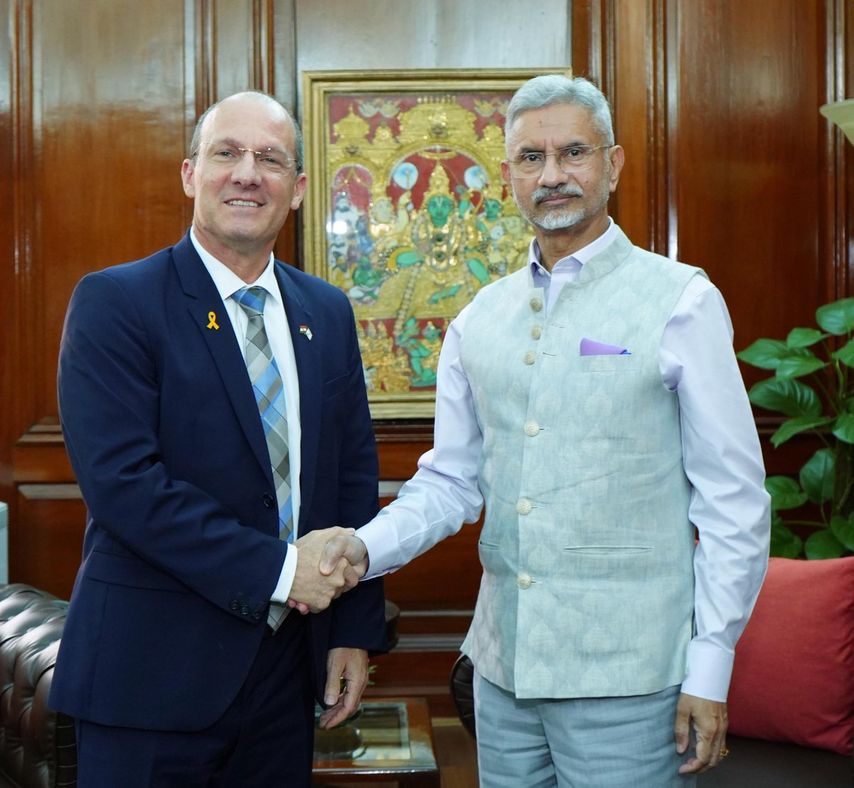 Dr. S. Jaishankar (@drsjaishankar) on Twitter photo A good discussion with Ambassador <a href="/ReuvenAzar/">🇮🇱 Reuven Azar</a> of Israel in New Delhi today.
Appreciated Israel’s steadfast support in combating cross-border terrorism.
🇮🇳 🇮🇱 A good discussion with Ambassador <a href="/ReuvenAzar/">🇮🇱 Reuven Azar</a> of Israel in New Delhi today.
Appreciated Israel’s steadfast support in combating cross-border terrorism.
🇮🇳 🇮🇱