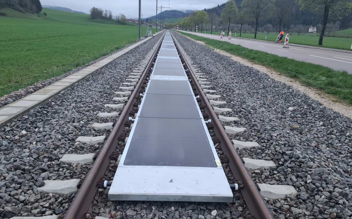 EcoInventos's tweet image. Se inaugura en Suiza la primera planta de energía solar del mundo montada sobre vías férreas abierta al tráfico ferroviario.

ecoinventos.com/se-inaugura-su…