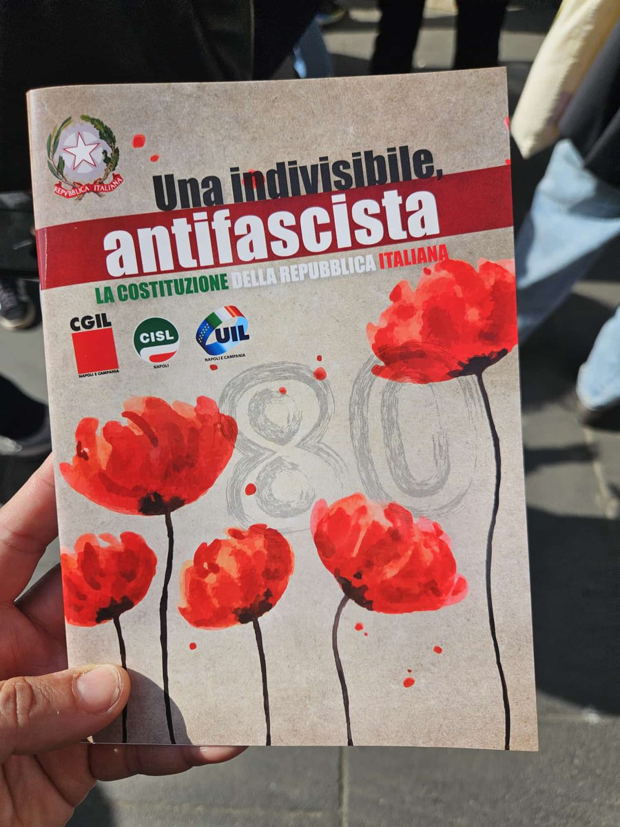 UiltucsCampania's tweet photo. Maria Montieri, nostra delegata di Decathlon, legge l’art.13 della Costituzione alla manifestazione del 25 aprile in piazza Berlinguer. La Uiltucs Campania si schiera per un’Italia indivisibile e antifascista. #25Aprile #Costituzione 
#uiltucs @uiltucs @PSilvestro75 @EnricoMail https://t.co/APTeIqAhir
