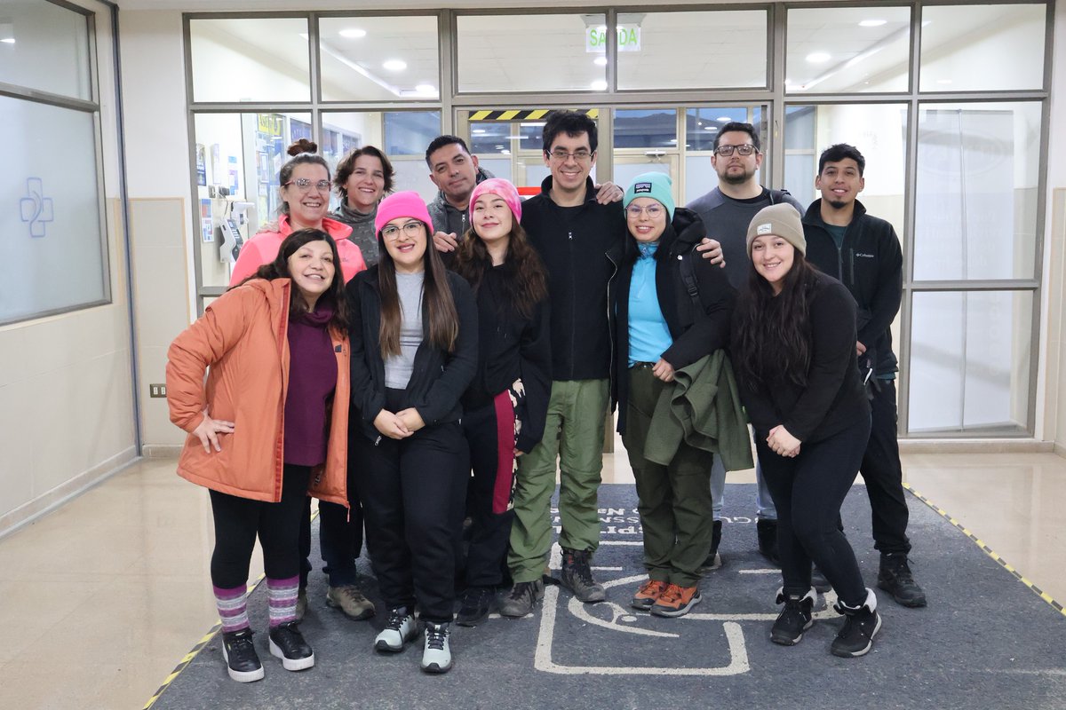 ¡Buenos días! ✨ Hoy el equipo de Salud Mental participa en la segunda experiencia de baños de bosque 🌿 junto a CONAF en la Cueva del Milodón. Seguimos avanzando en esta valiosa iniciativa que pronto compartiremos con nuestros/as pacientes para fomentar su bienestar. 💚🍃