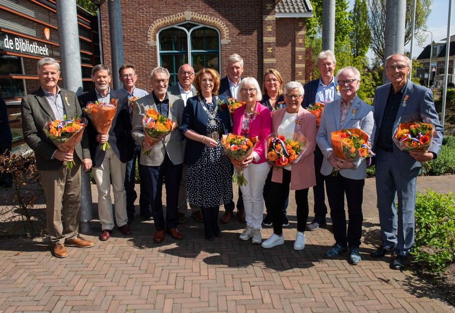 Lintjesregen 2025: Koninklijke Onderscheiding voor twaalf Teylingers bollenstreekomroep.nl/lintjesregen-2…