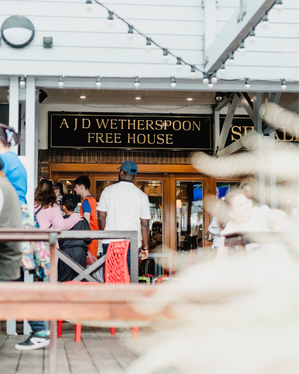 It’s Friday! 🎉 Time to kick back and enjoy the weekend at Port Solent. Head to The Sir Alec Rose for great food, drinks and an unbeatable atmosphere. 

#wetherspoons #portsolent
