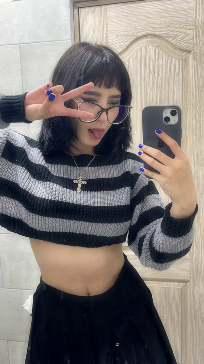 VioletNFLQueen's tweet image. feelin sassy and posin, what&apos;s the deal with you?