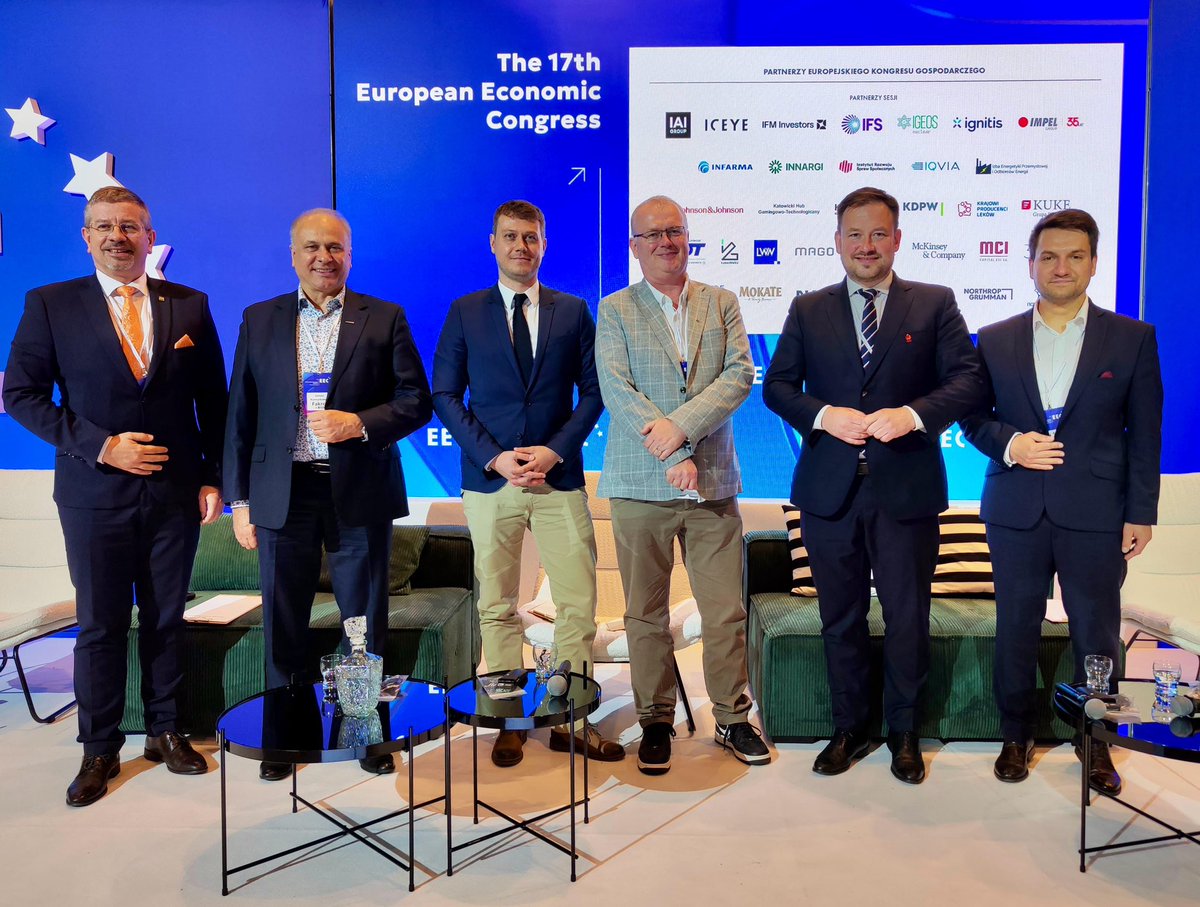 Łukasz Wachowski tweet media