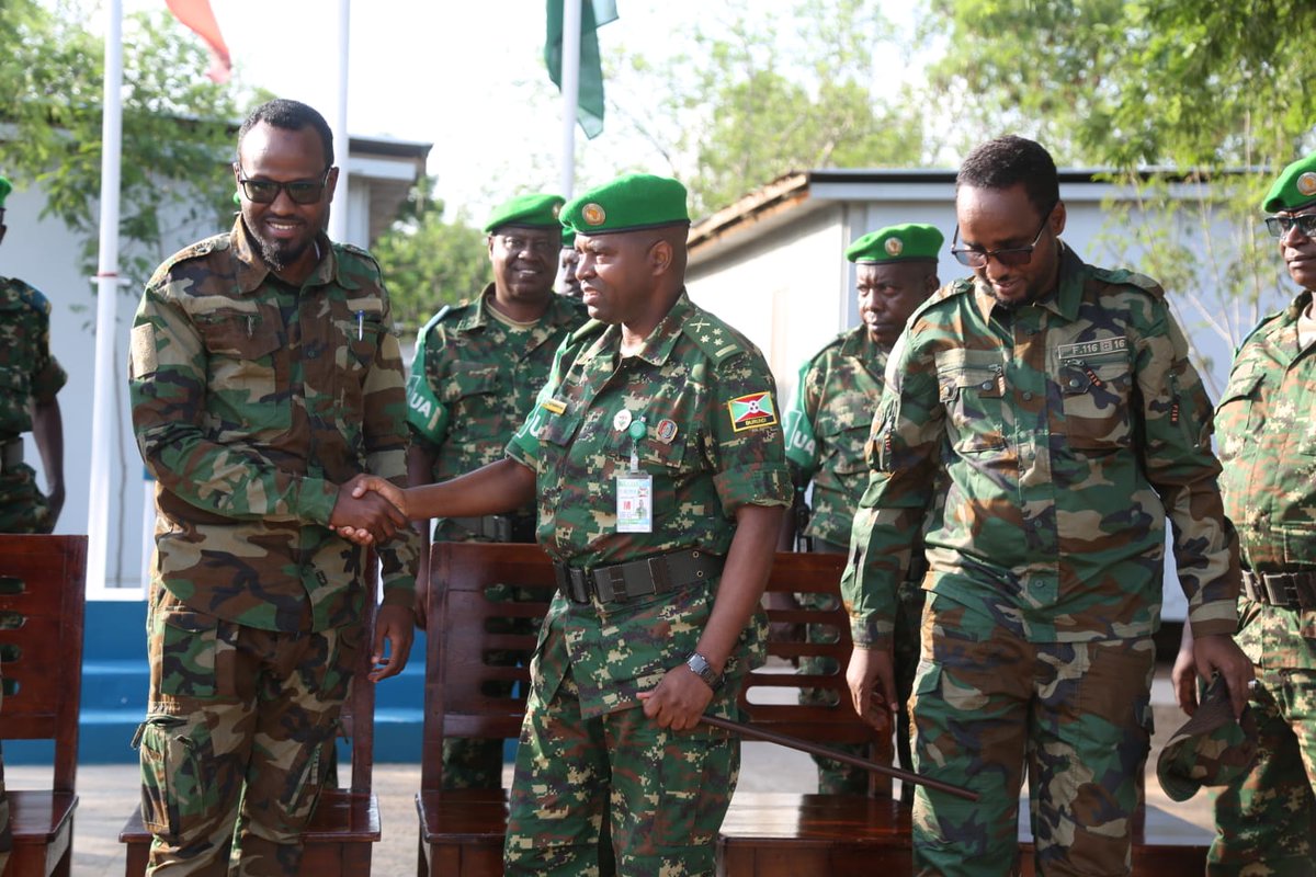 aussom_'s tweet photo. #AUSSOM Sector 5 Commander, Colonel Oscar Hatungimana, hosted Hirshabelle State Minister of Security, Mohamed Abdirahman Kheyre, in Jowhar on Thursday to discuss security.

They pledged to enhance cooperation between AUSSOM’s Burundi forces and the local administration to combat illegal armed groups. #AUSSOMInTheSectors