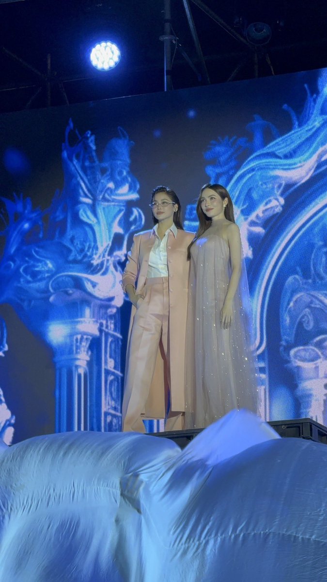 Xobammm's tweet photo. สวยมากกกกกกกกก
ICON X THE WATER ENGLOT🌊
#4ElementsPressCon https://t.co/xogsEDkxYv