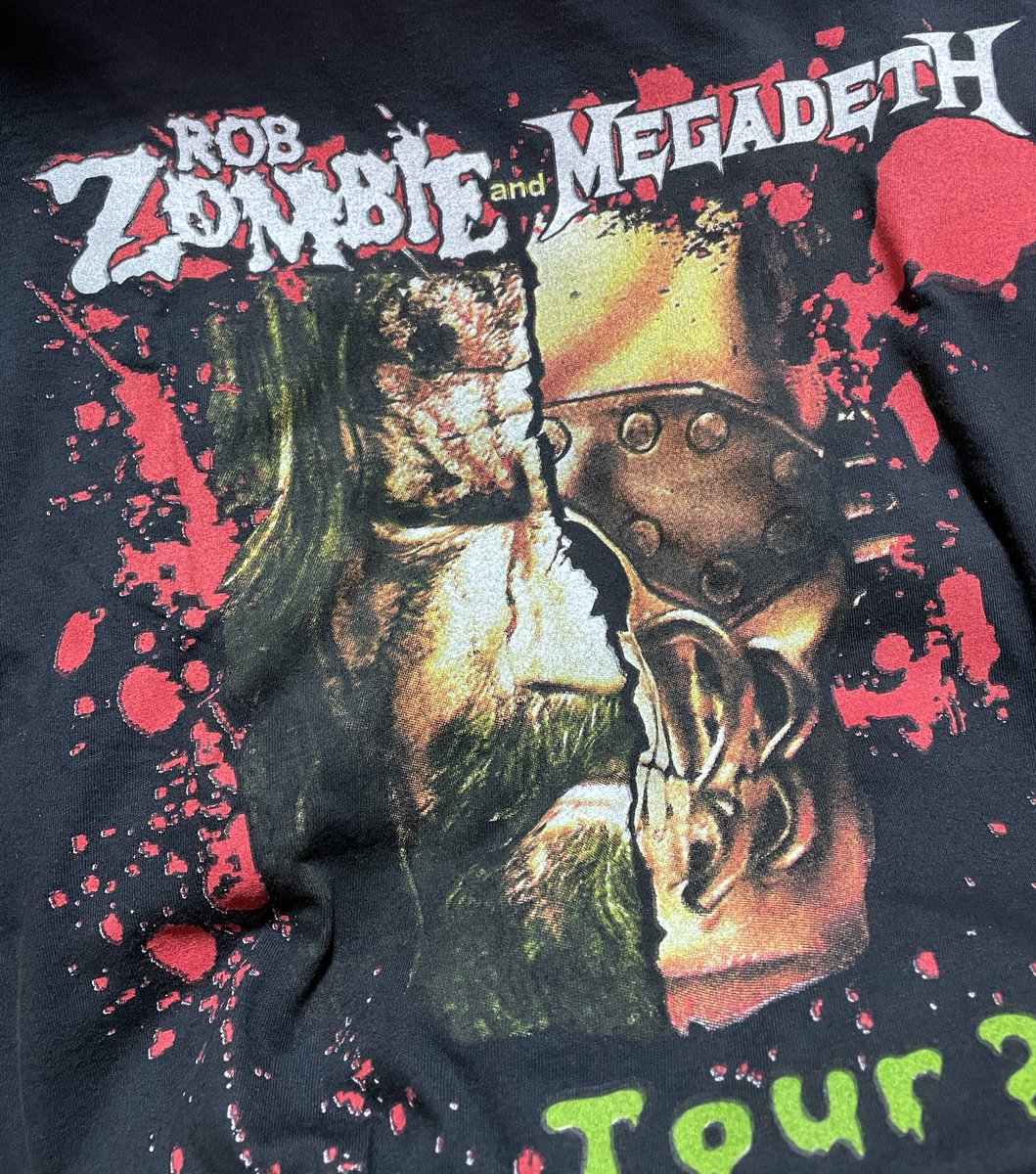 Aeolian__ne's tweet image. 大事なお使いが終わったら気が抜けて、うっかり古着屋さんで #RobZombie と #Megadeth のカップリングツアーのTシャツ買ってしまった。