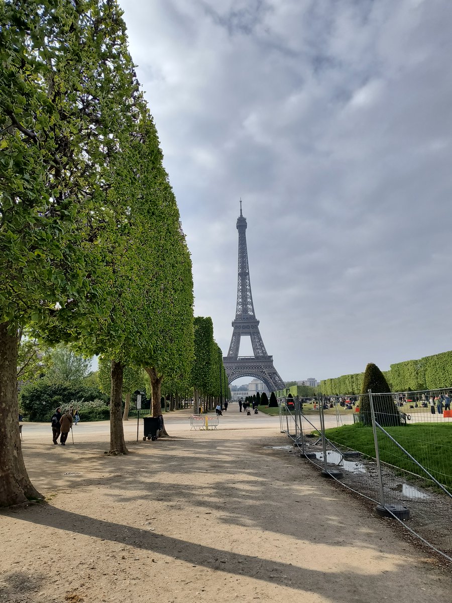 Rematee's tweet image. ✈️ How we slept better in Paris with carry-ons and side sleeping.  rematee.com/blogs/lets-get…