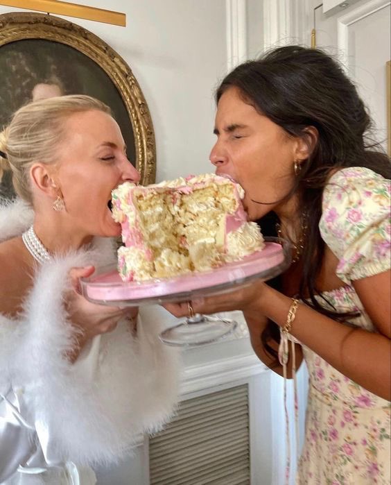 cloesjourney's tweet photo. eat with food freedom food poll - birthday edition 🧁 https://t.co/rv7e233faH