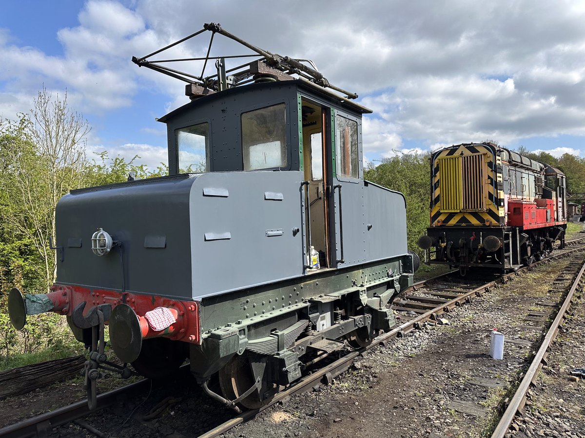 English Electric in evidence at Shackerstone yesterday where we are making progress with E905; or Spondon No.1 as it is better known.