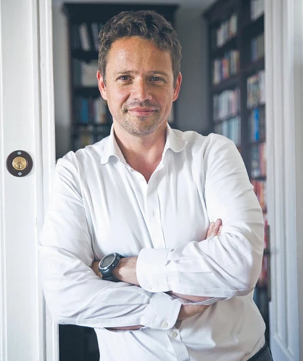 Prośba do Szanownych Obserwujących.Drodzy,zróbmy Rafałowi mega pozytywną kampanię. Do 18 maja, ze zdwojoną siłą podajemy jego/o nim wpisy, fotki,pozyt komentarze. Możemy zalać nimi calego X-a,tylu nas jest! Kto się przyłącza?
PS Krytykę obec. władzy zostawmy sobie na po wyborach.