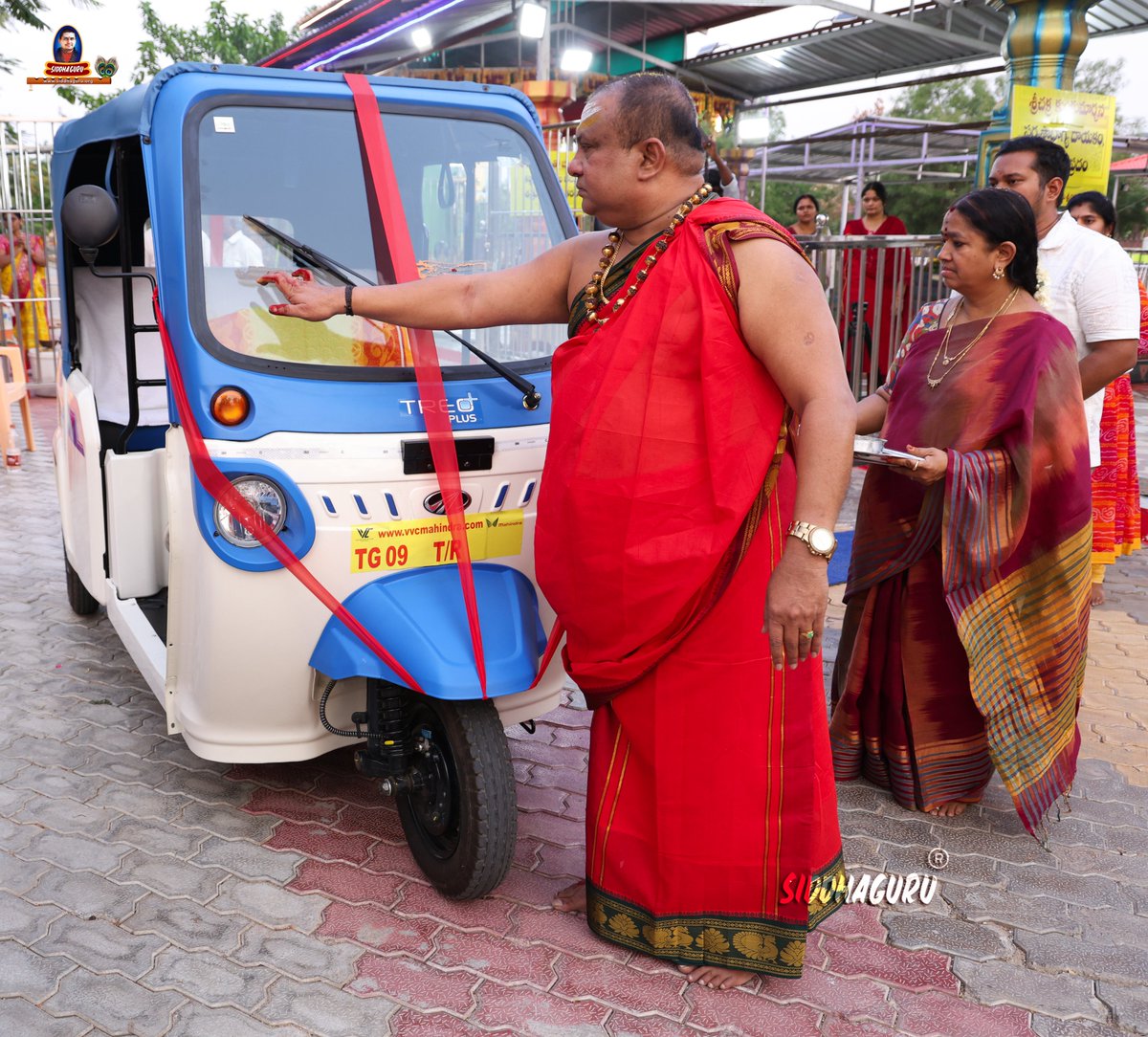 SiddhaguruRM's tweet photo. "A divine beginning for a green initiative – Electric Auto launched by the revered Siddhaguru."
#ElectricAutoLaunch
#GreenInitiative
#SustainableFuture
#EcoFriendlyMovement
#SpiritualLeadership
#CleanEnergyDrive https://t.co/oyNwWhQMoJ