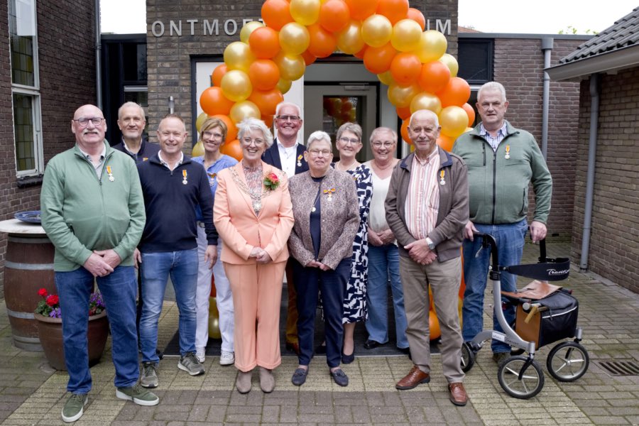 Tijdens de #lintjesregen <a href="/GemWierden/">Gemeente Wierden</a> werden acht inwoners benoemd tot Lid in de Orde van Oranje-Nassau en twee inwoners (tot Ridder in de Orde van Oranje-Nassau. 
Nogmaals van harte gefeliciteerd met deze erkenning en het was mij een eer u deze te mogen uit te reiken!