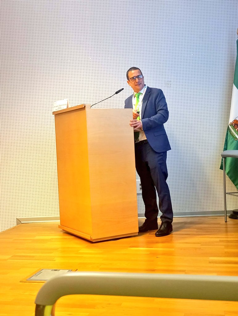 oncoradioHUVR's tweet photo. ¡Participamos en el Foro Andaluz 💚 para el estudio de tumores torácicos  #FAETT en Córdoba! 🫁✨ Visitamos el servicio de @OncoradioHURS de la mano de su jefa de servicio, la Dra Palacios 👩‍⚕️ ¡Extraordinarias instalaciones! 🏥 ¡Gracias por la acogida! ❤️‍🩹 #SomosHUVR https://t.co/LoH5t5syYY