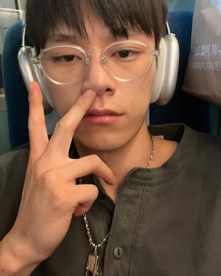 Sangvhyeon's tweet photo. Absen dulu dut ditunggu sampai 19.30 https://t.co/qCGwb6mXCk