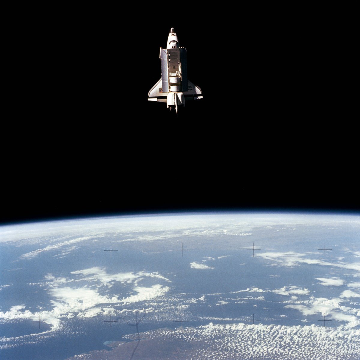 il_Guercio1984's tweet image. #SpaceShuttleChallenger photographed by a 70mm camera onboard the unmanned, free-flying #ShuttlePalletSatellite (SPAS-01) on June 22, 1983.