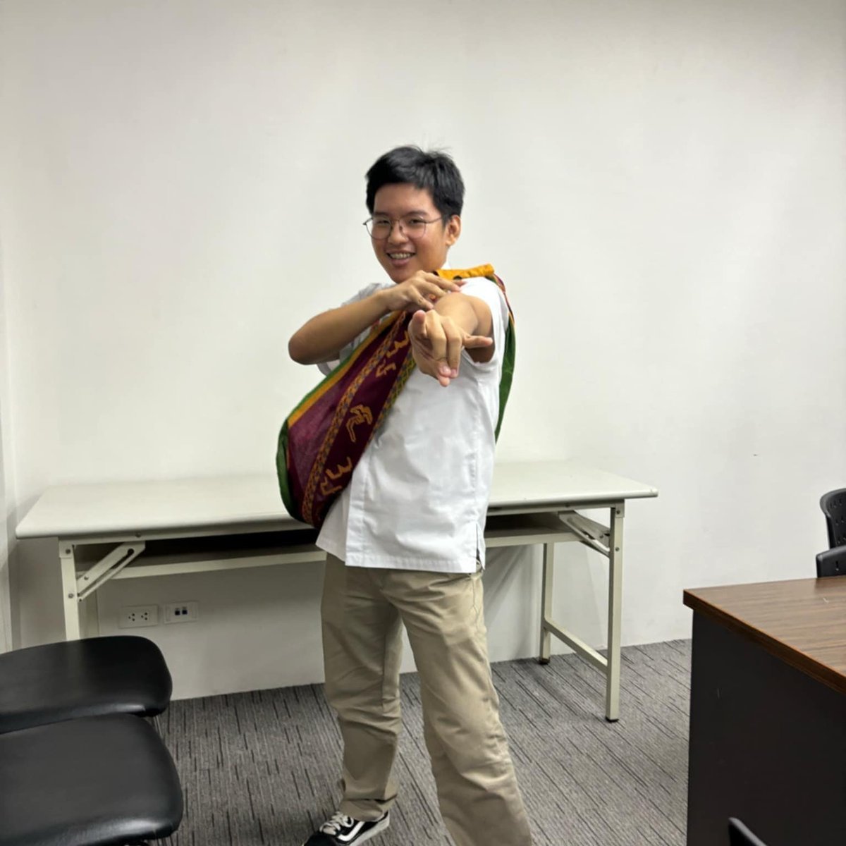 followednote's tweet photo. 6/6 Kinabukasan #2025isGradWaiting

For every month until graduation, I’ll be changing my profile picture to a photo for each year I was in high school.

#upcat2025 

#Road25uccess #Ben25ingko #LapitNa2025 #TwentyVibe https://t.co/FEn7K7pYha
