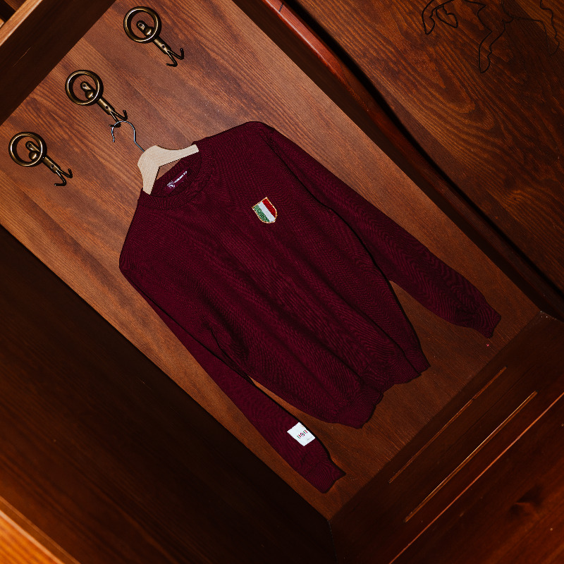 TorinoFC_1906's tweet photo. Un capo Limited Edition per celebrare gli Eroi 🐂

È da oggi possibile pre ordinare su @TorinoFCstore "La Eroi”, prodotto in maglieria progettato per celebrare la storia e il mito del Grande Torino. 

Disponibile in negozio a partire da giovedì 8 maggio.