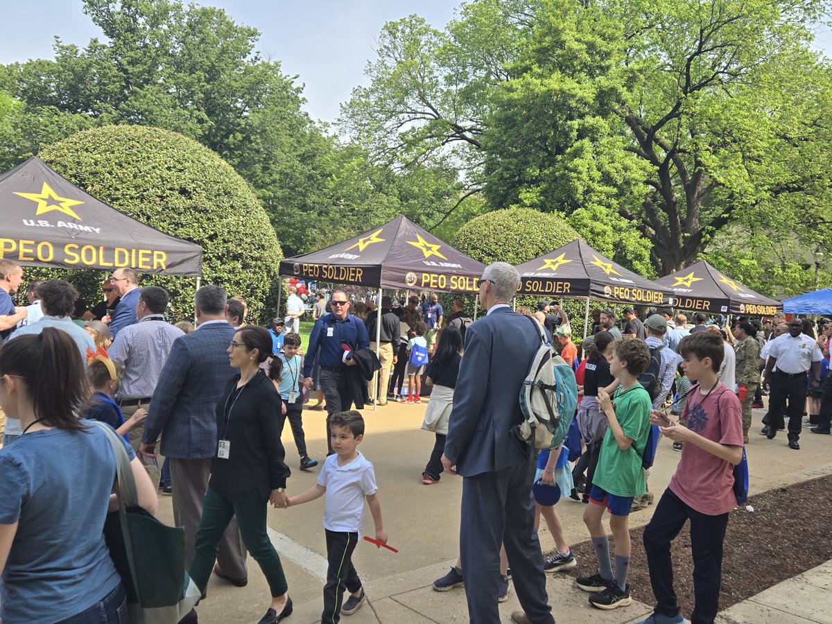 Our team at PEO Soldier worked hard setting up immersive displays, gear try-ons, and learning stations for the Pentagon's #DODKidsDay25
#PEOSoldier #STEMinspiration #ArmyLife #KidsInTech
🛠️👟📚✨