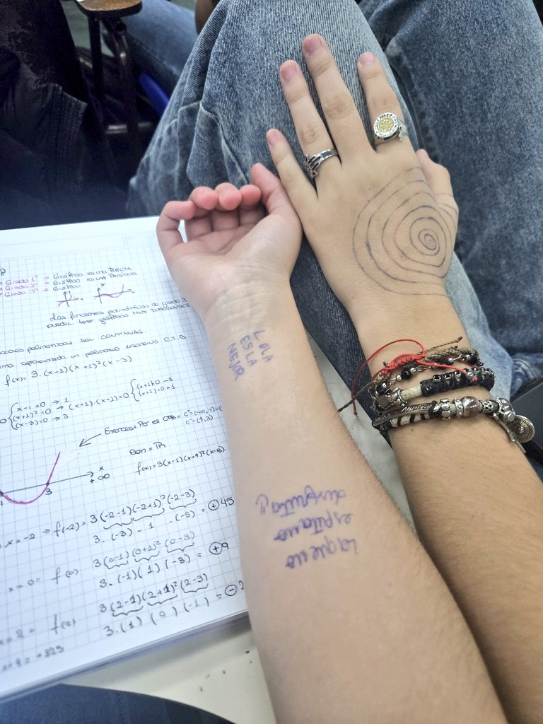 _lauterbach_'s tweet photo. matemática be like: https://t.co/1uH78zvSlN