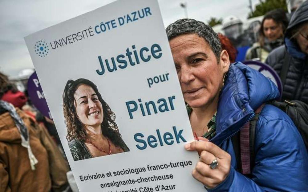 Procès de Pinar Selek en Turquie : la décision du tribunal une fois de plus reportée ce jour, au 21 octobre.

Le combat continue contre ce harcèlement judiciaire et politique dont est victime notre collègue sociologue franco-turque depuis près de 30 ans.

#JusticePourPinarSelek
