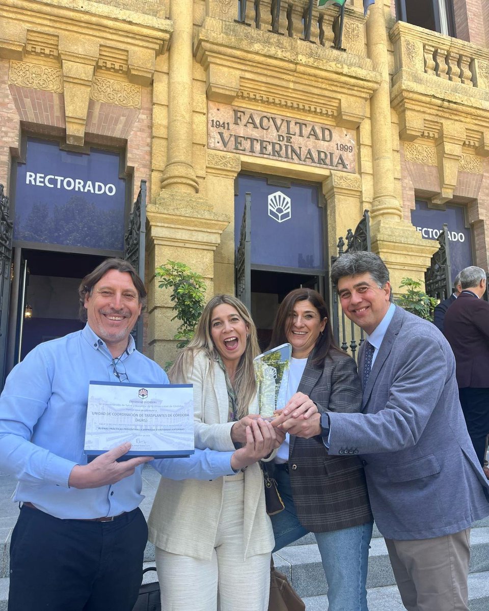 Hospital Universitario Reina Sofía (@hureinasofia) on Twitter photo 🏥😁La Unidad de <a href="/coordTxCordoba/">Coordinacion de Trasplantes Cordoba-Jaen</a> del <a href="/HUReinaSofia/">Hospital Universitario Reina Sofía</a> ha recibido el reconocimiento 'UCO Seguridad, salud y bienestar' de <a href="/Univcordoba/">Universidad Córdoba</a> a las buenas practicas en materia de Seguridad, Salud y Bienestar social.
👏¡Enhorabuena! 🏥😁La Unidad de <a href="/coordTxCordoba/">Coordinacion de Trasplantes Cordoba-Jaen</a> del <a href="/HUReinaSofia/">Hospital Universitario Reina Sofía</a> ha recibido el reconocimiento 'UCO Seguridad, salud y bienestar' de <a href="/Univcordoba/">Universidad Córdoba</a> a las buenas practicas en materia de Seguridad, Salud y Bienestar social.
👏¡Enhorabuena!