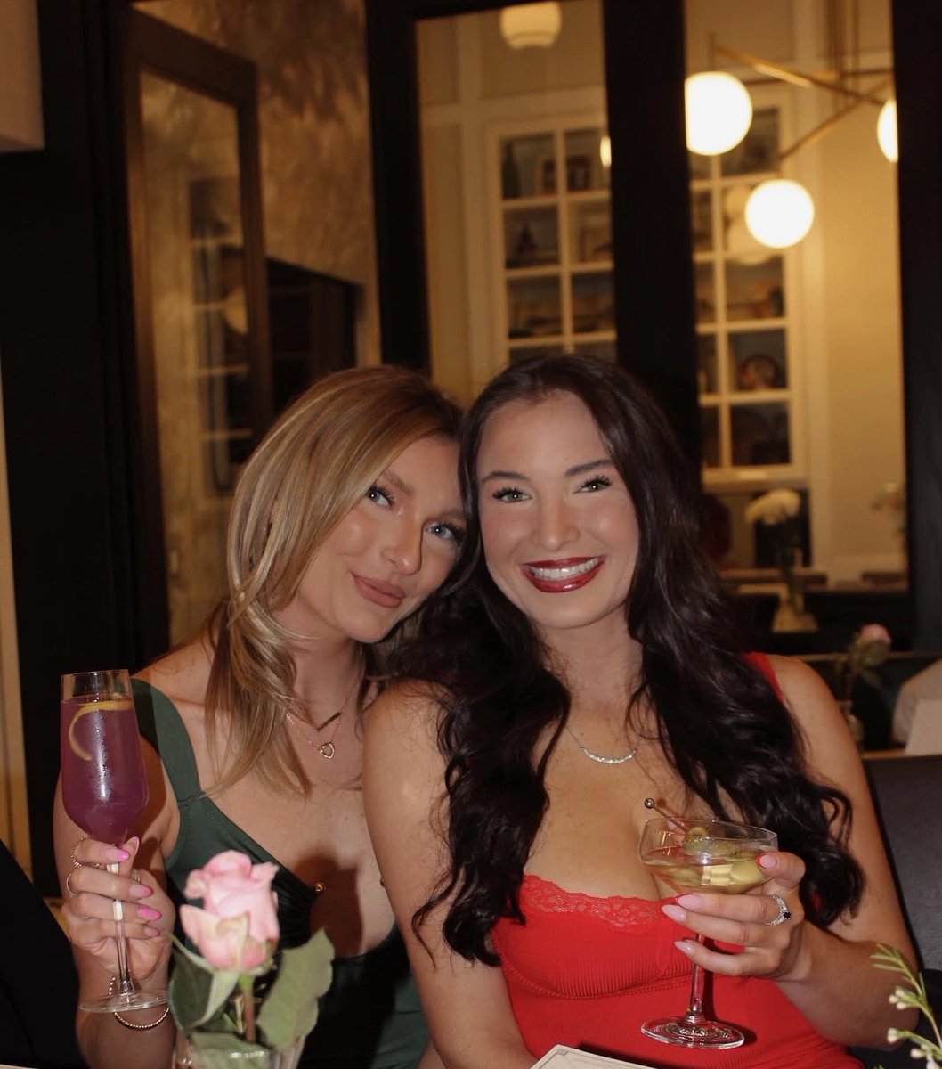 Cheers to the weekend 🥂
#LaBelleHelene #UptownCharlotte