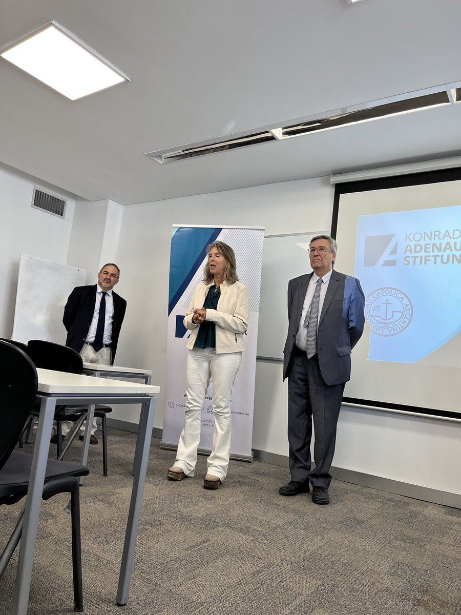 KAS_Argentina's tweet photo. 🚓Hoy comenzamos la XIII edición del Programa de Seguridad junto a @EPG_UCA 

🚨Una iniciativa que aborda la seguridad desde distintas disciplinas, destinada a funcionarios y fuerzas de seguridad.
 #KAS4Security https://t.co/RpElMSOihS
