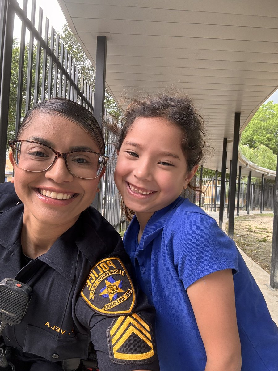 Edgewood ISD PD (@eisdpdofsa) on Twitter photo Staff Sgt Vela stopped for selfies while conducting a foot patrol at <a href="/StaffordEISD/">Stafford Visual & Performing Arts Elementary</a> this morning! We love the smiles! <a href="/PrincipalMel06/">Melissa Machado</a> #SafetyMatters #EISDLegacyMatters #OurStudentsMatter Staff Sgt Vela stopped for selfies while conducting a foot patrol at <a href="/StaffordEISD/">Stafford Visual & Performing Arts Elementary</a> this morning! We love the smiles! <a href="/PrincipalMel06/">Melissa Machado</a> #SafetyMatters #EISDLegacyMatters #OurStudentsMatter